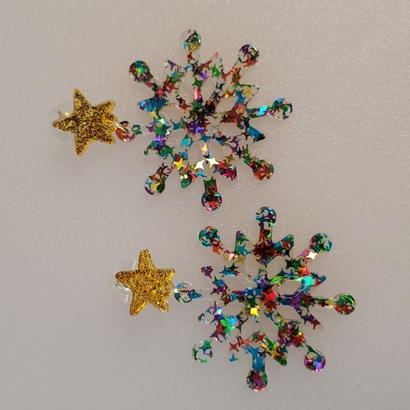 Holiday Winter Snowflake star confetti gold star pierced earrings Iridescent - Picture 1 of 5